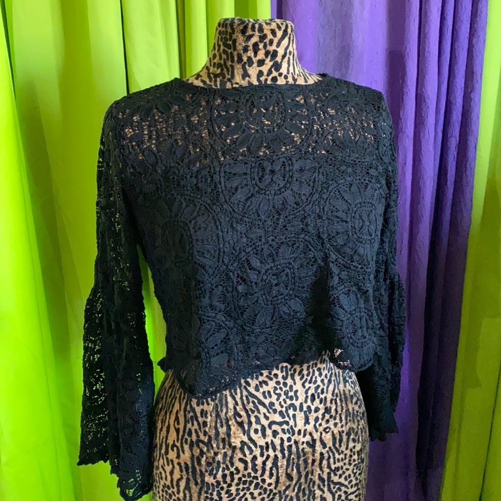 Xhilaration Bell sleeve Crop Top